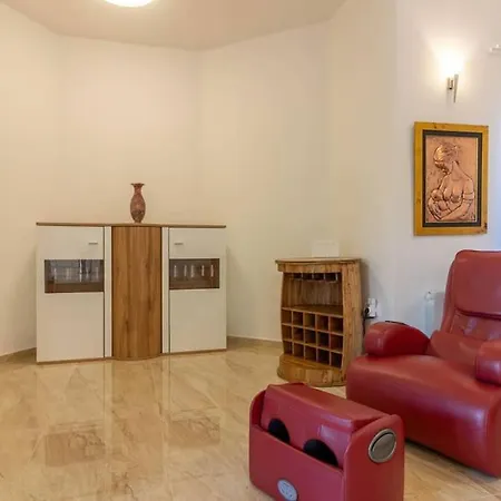 Vila Dzana *