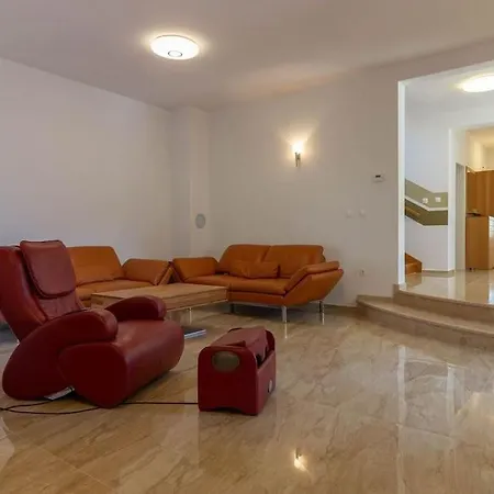 Vila Dzana Villa *